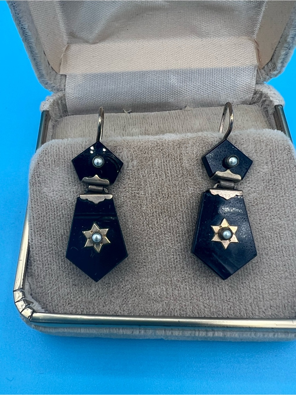 Antique Victorian Onyx Gold and Pearl Earrings - Picture 9 of 10